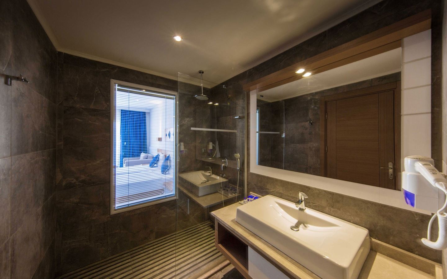 rooms-hotel-room