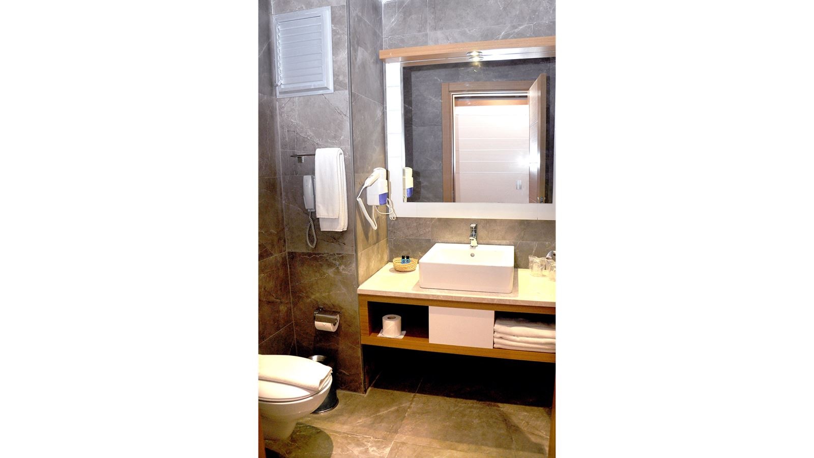 rooms-hotel-room