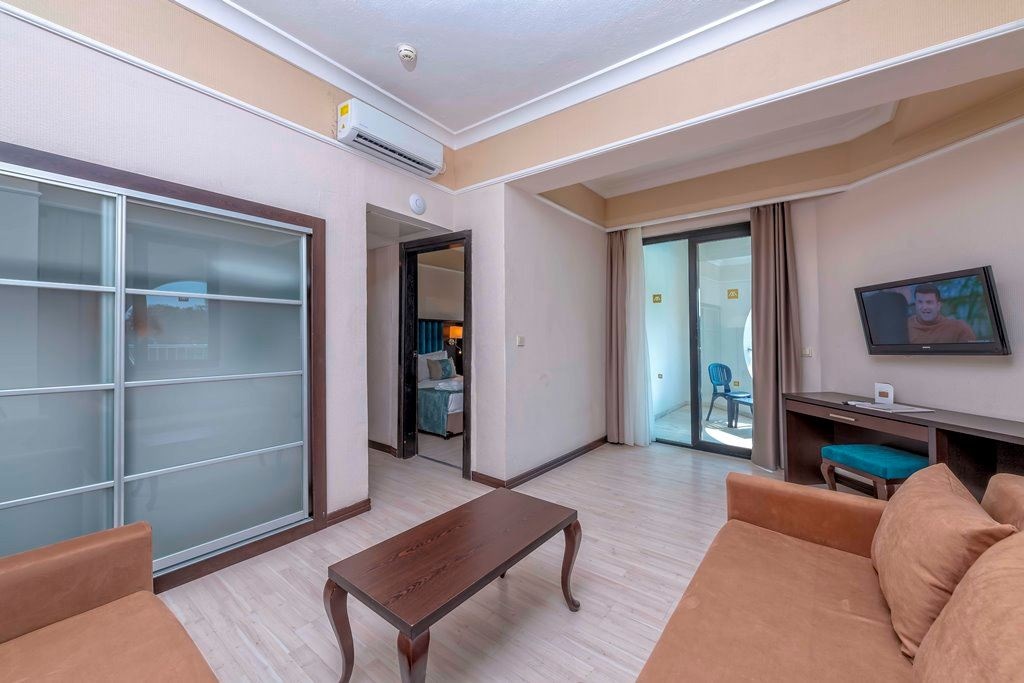 rooms-family-room