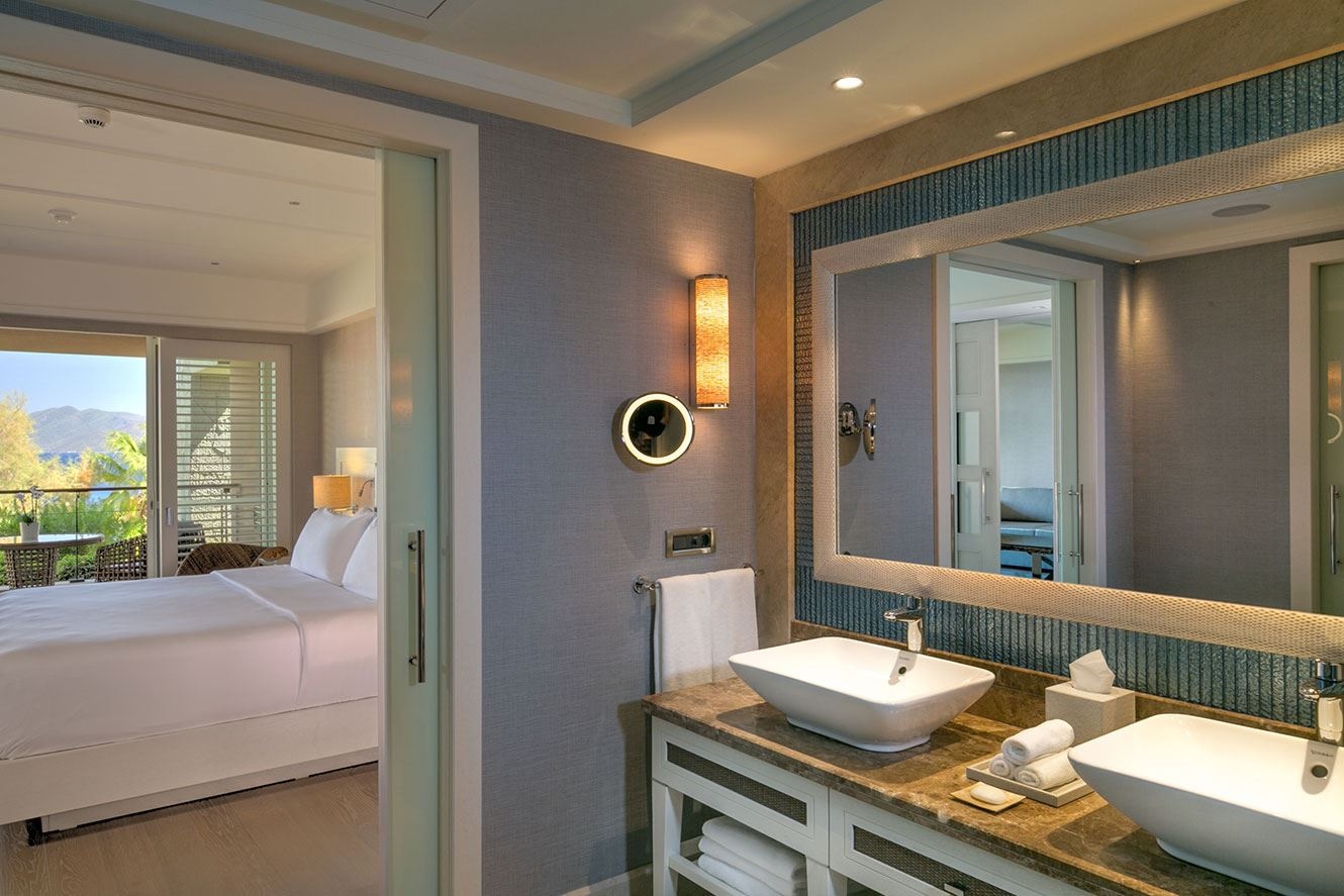 rooms-one-bedroom-suite-sea-view-balcony