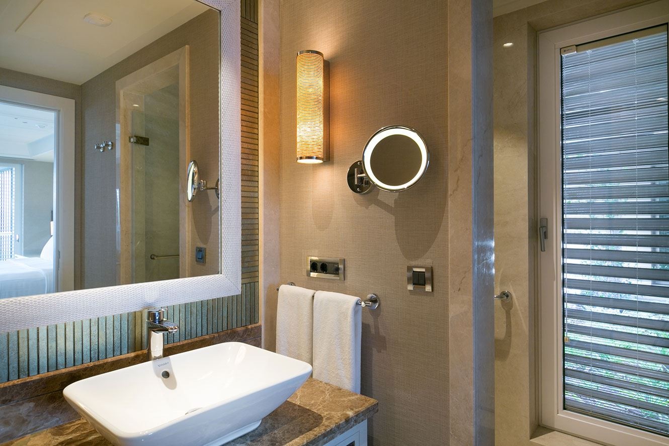 rooms-two-bedroom-suite-sea-view-balcony