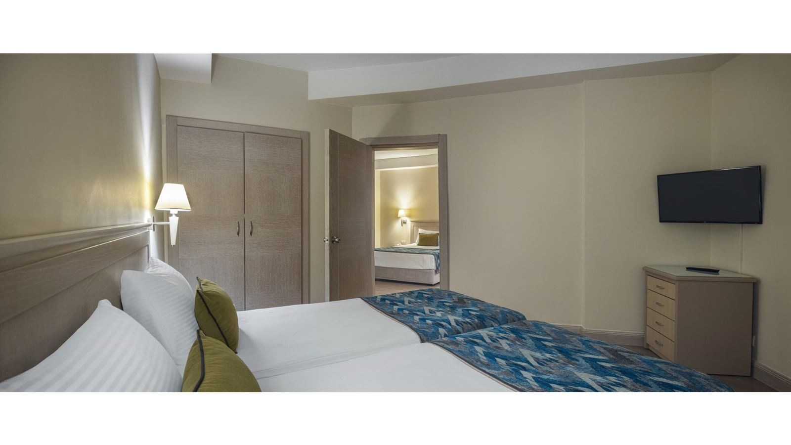 rooms-family-room