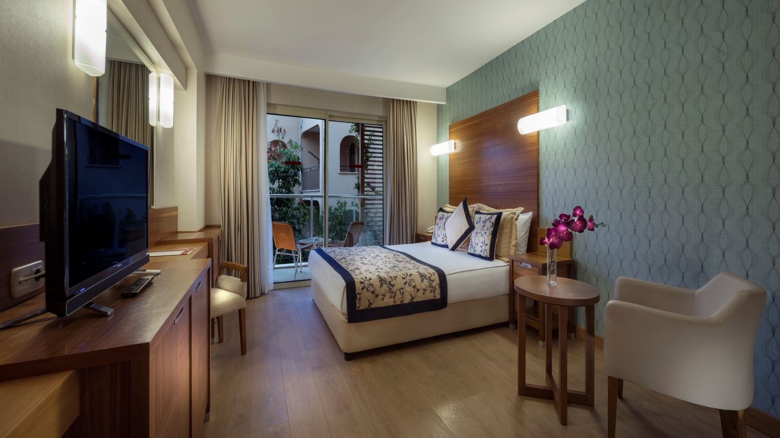 rooms-junior-suite-land-view
