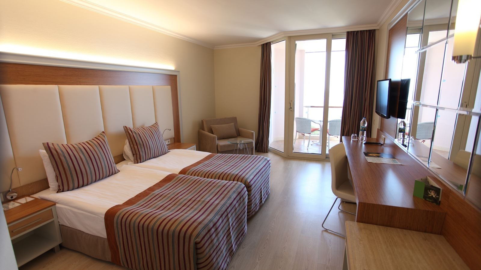 rooms-standard-lateral-sea-view