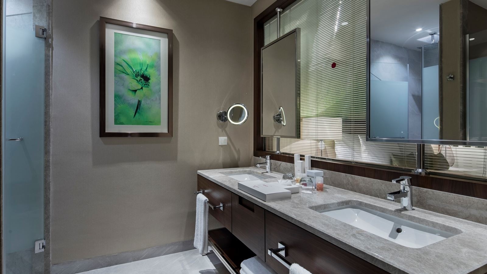rooms-garden-family-suite-pool-view