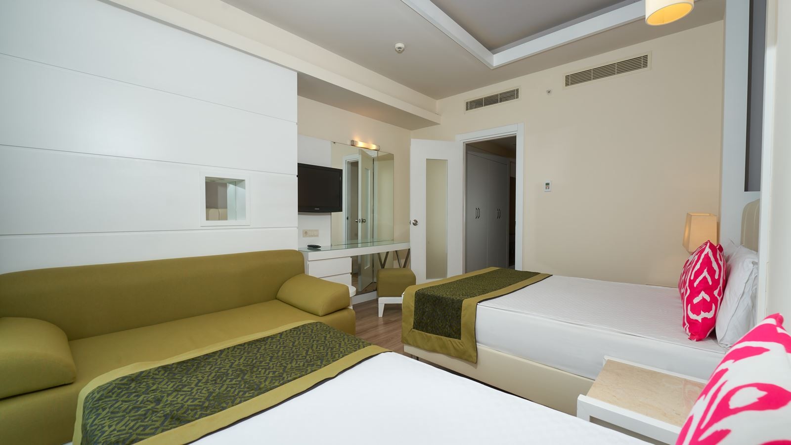 rooms-family-room