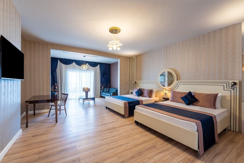 rooms-diamond-room