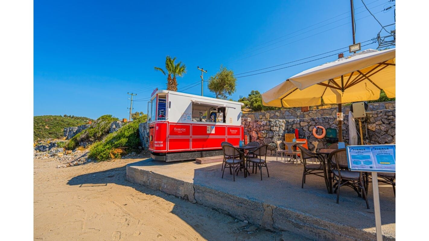 restaurants-pigale-beach-snack-bar