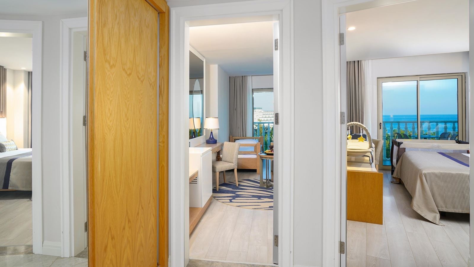 rooms-family-room-sea-view