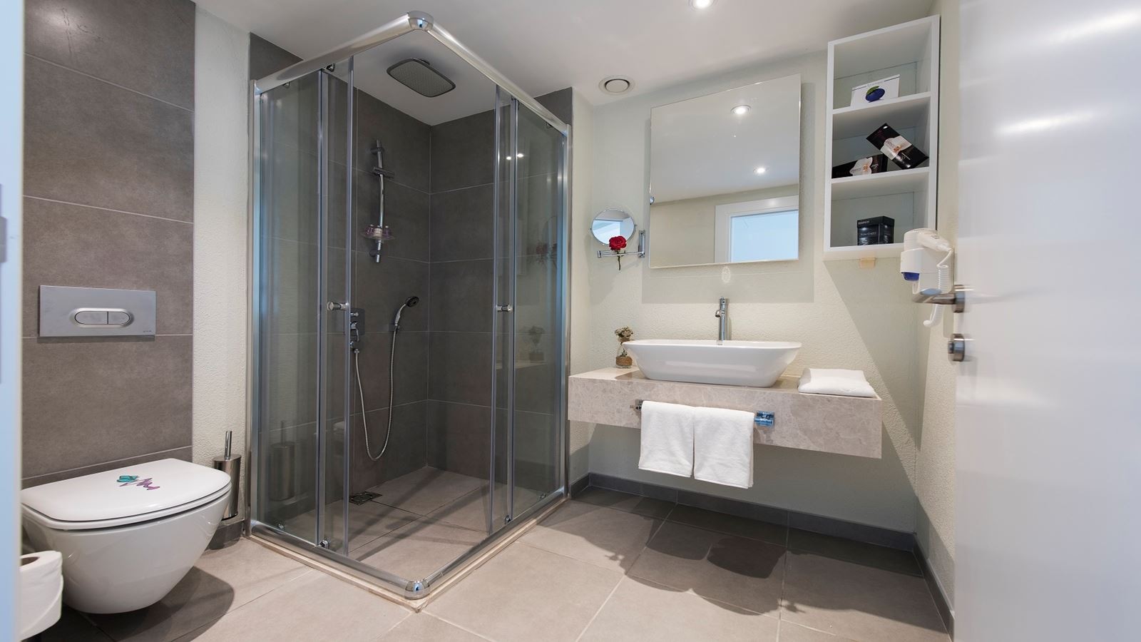 rooms-swim-up-room