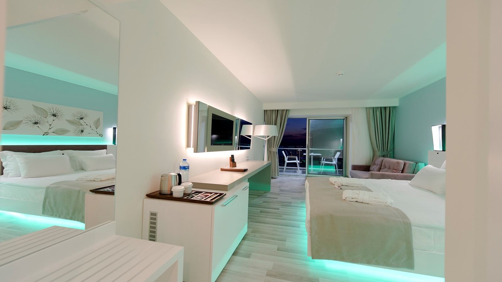 rooms-coral-room