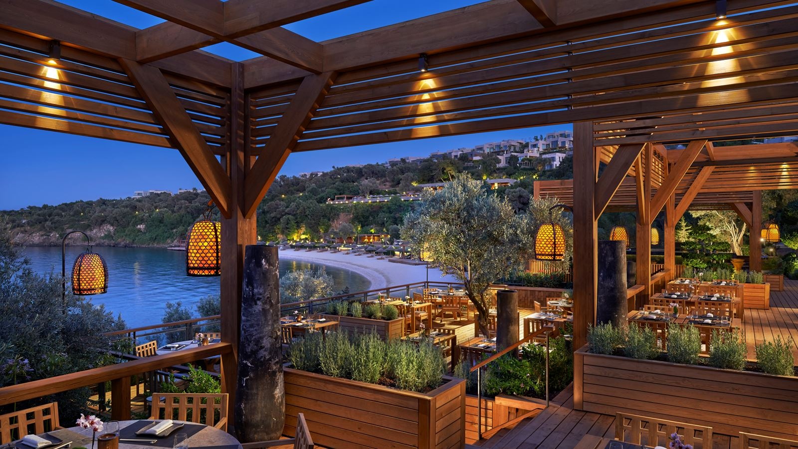 restaurants-lucca-by-the-sea