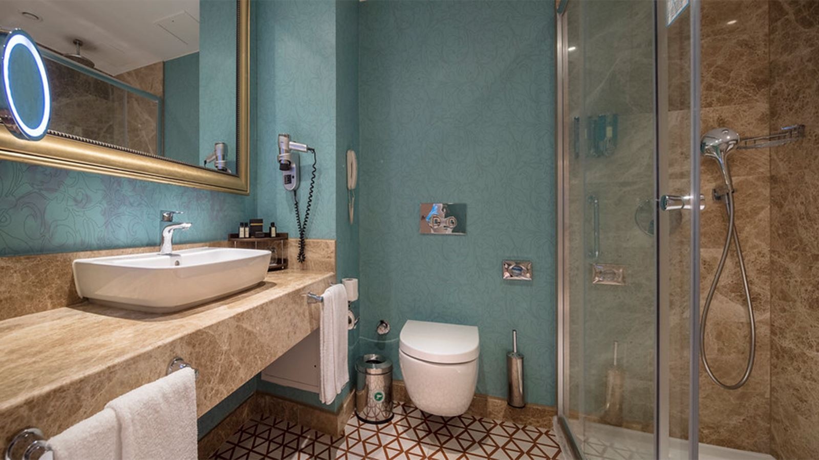 rooms-coral-room