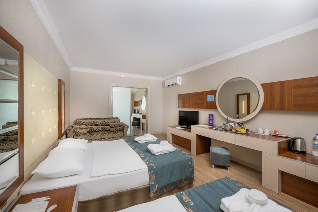 rooms-family-room-sea-view
