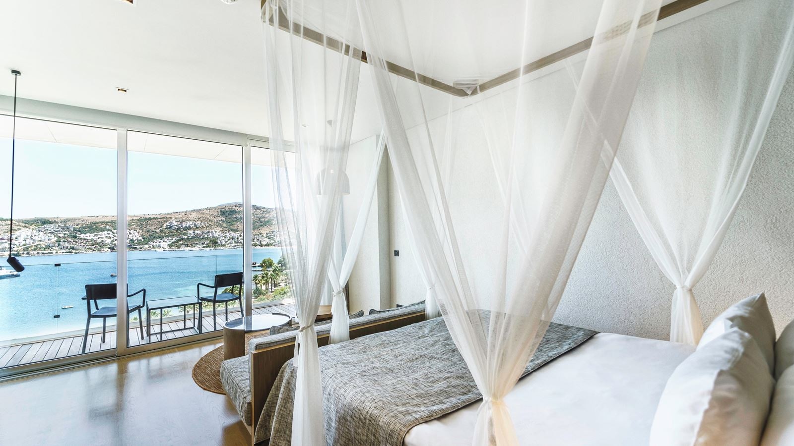 rooms-deluxe-room
