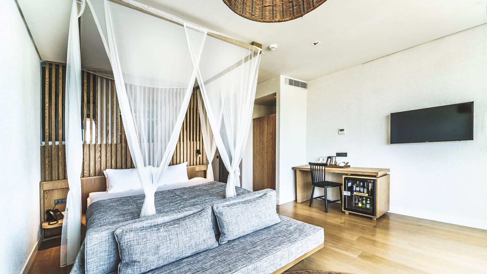 rooms-deluxe-room