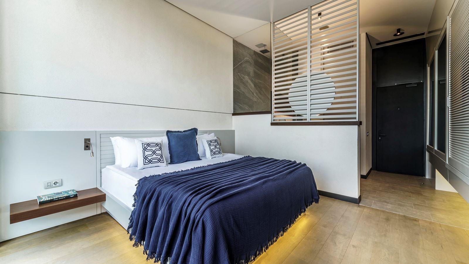rooms-luxury-room