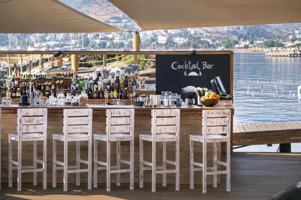 bars-escape-beach-bar