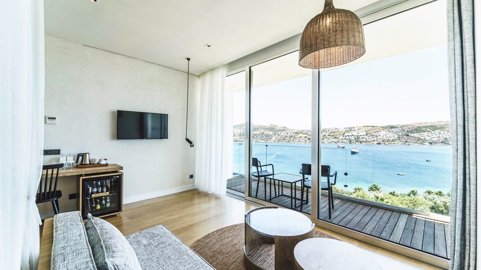 rooms-deluxe-room