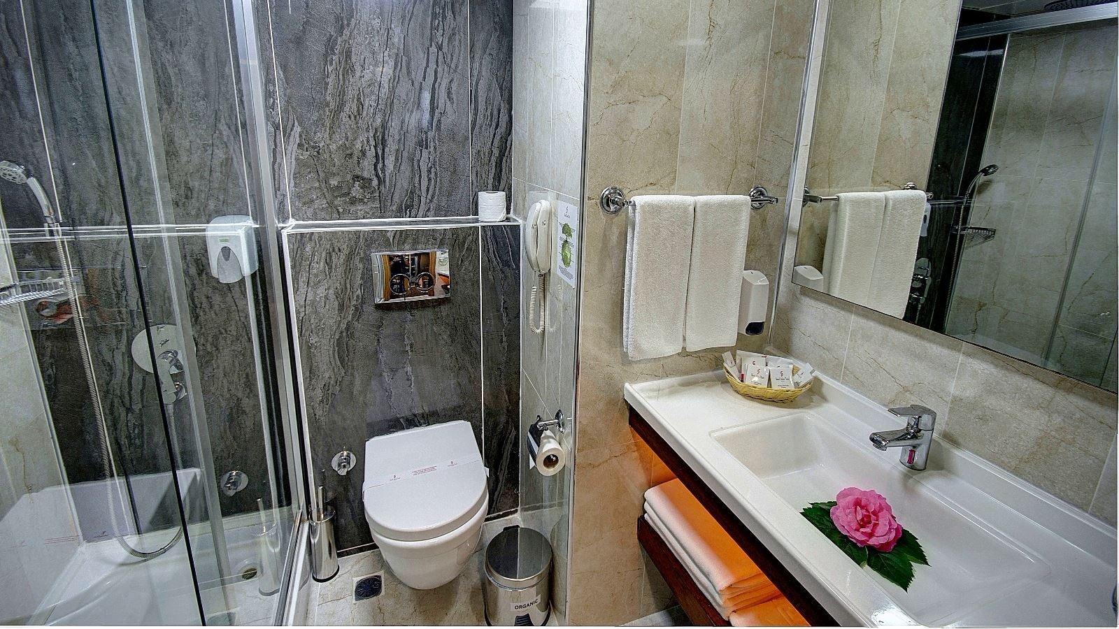 rooms-superior-room