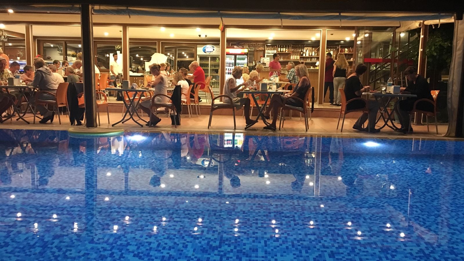 restaurants-restaurant