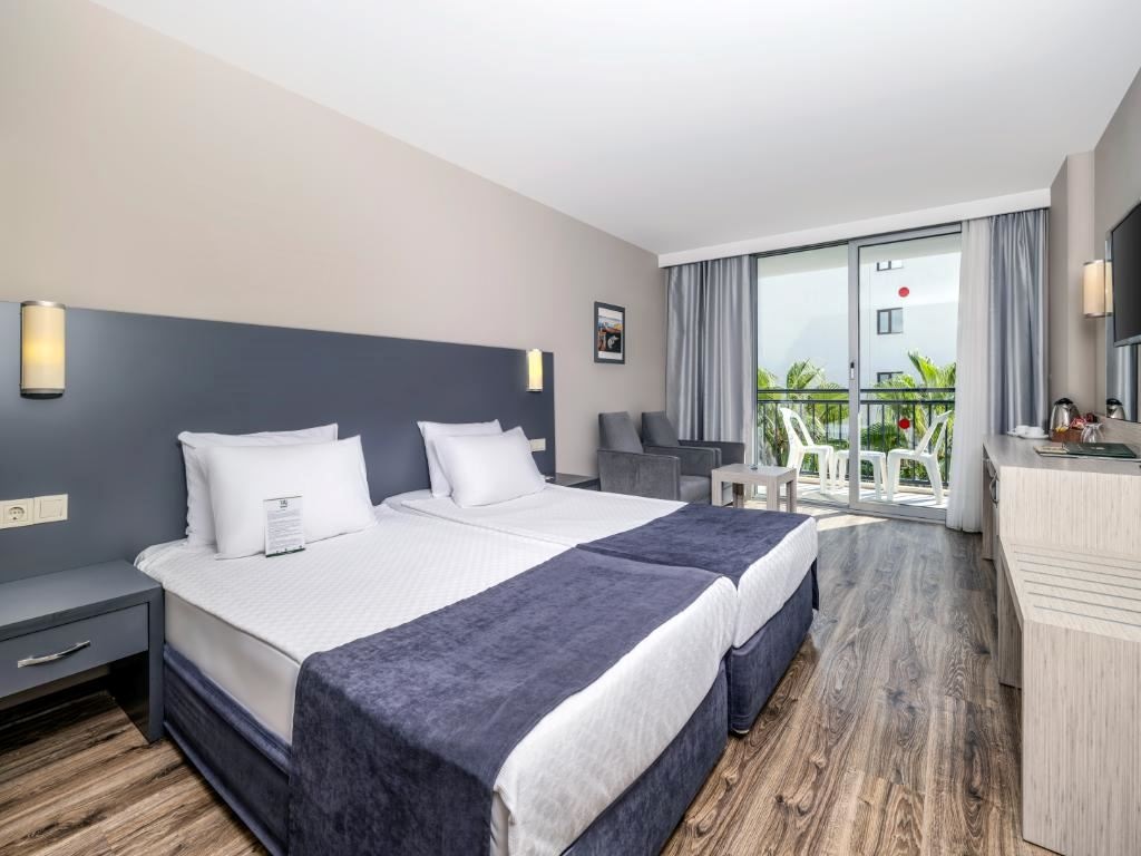 rooms-standard-land-view
