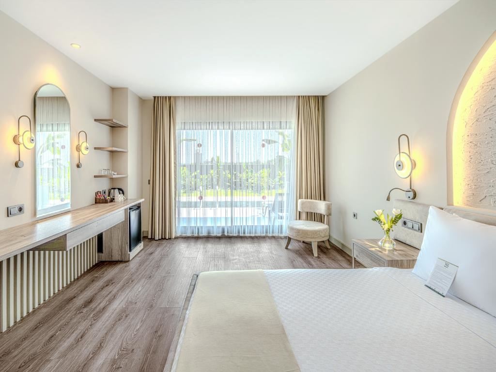 rooms-family-deluxe-2-bedrooms-with-swim-up