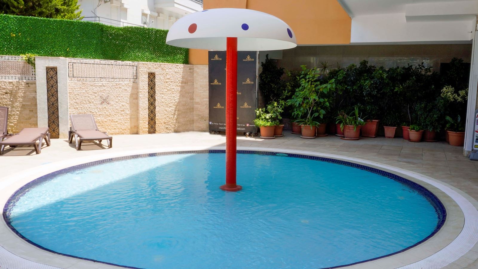 pools-outdoor-childrens-pool