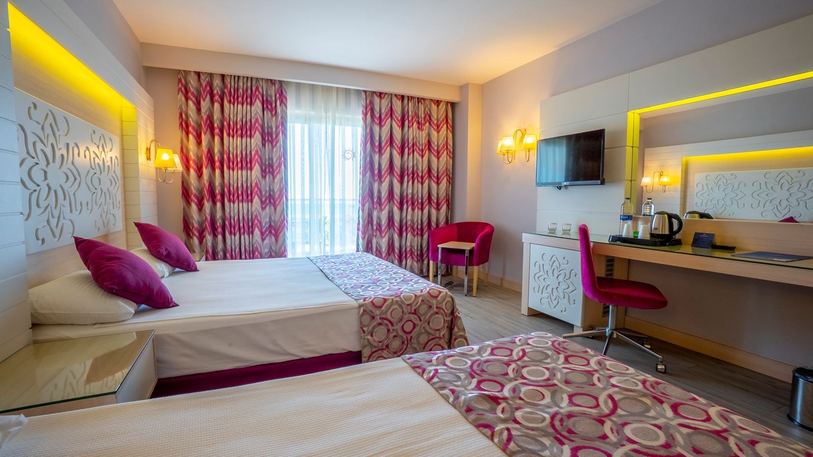 rooms-superior-room-sea-view-with-balcony