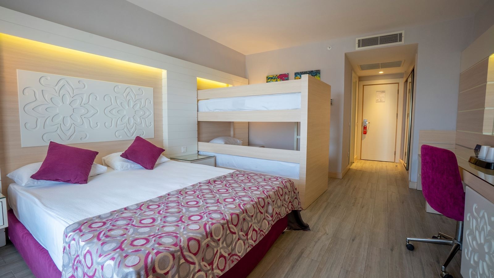 rooms-superior-room-bunkbed-side-sea-view