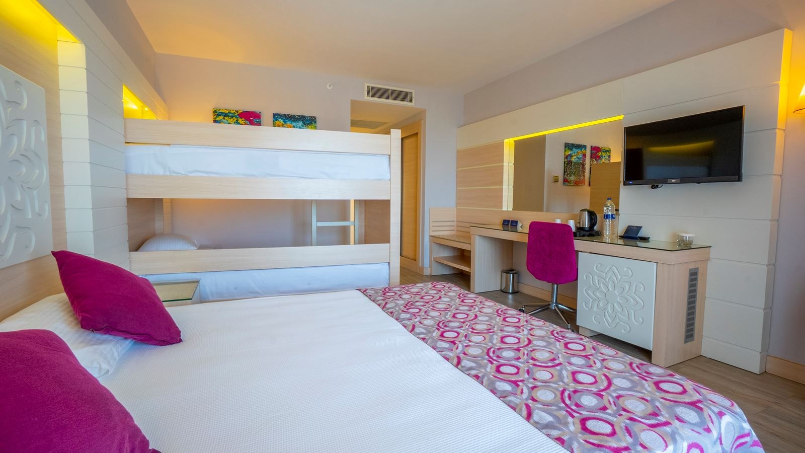 rooms-superior-room-bunkbed-sea-view