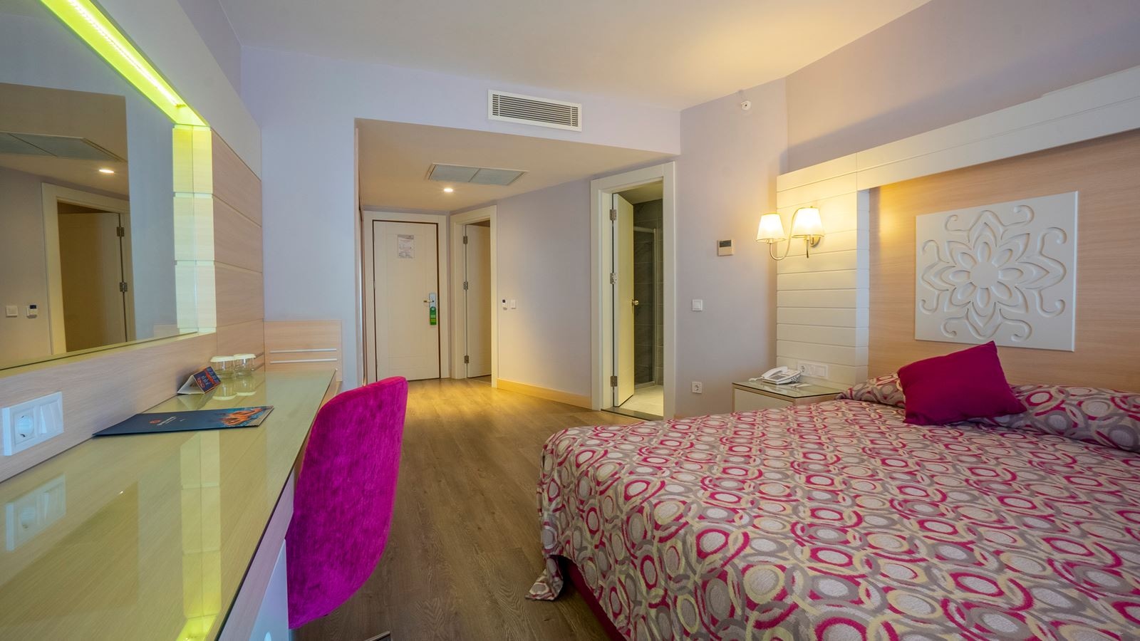 rooms-superior-room-land-view-with-balcony