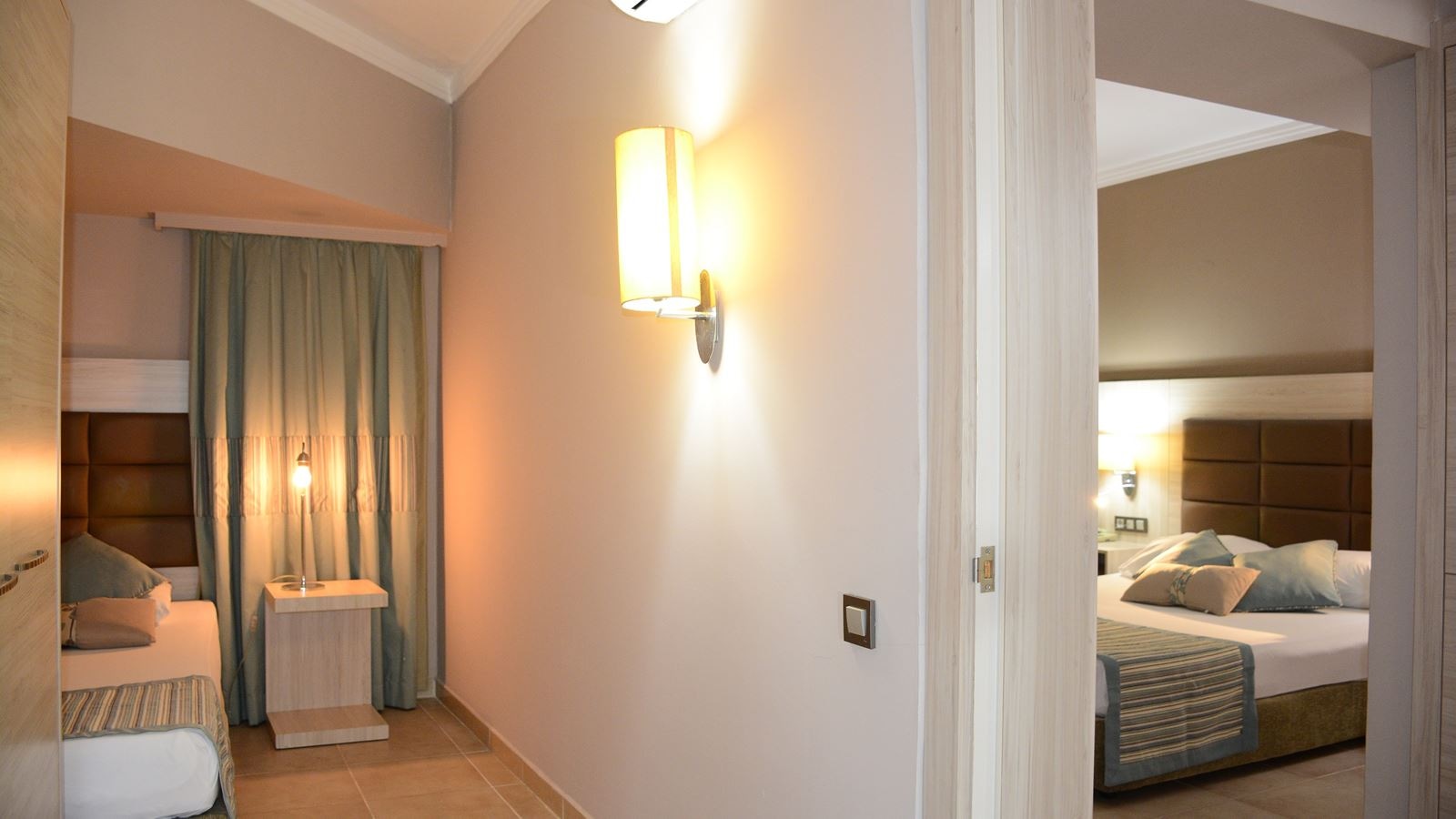 rooms-family-room