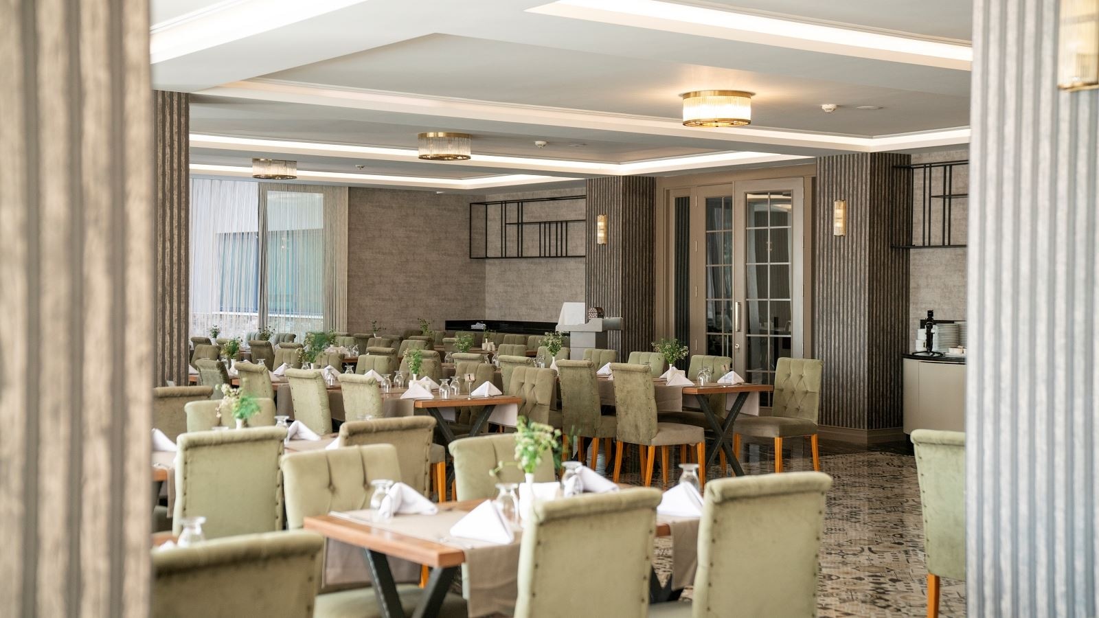 restaurants-restaurant
