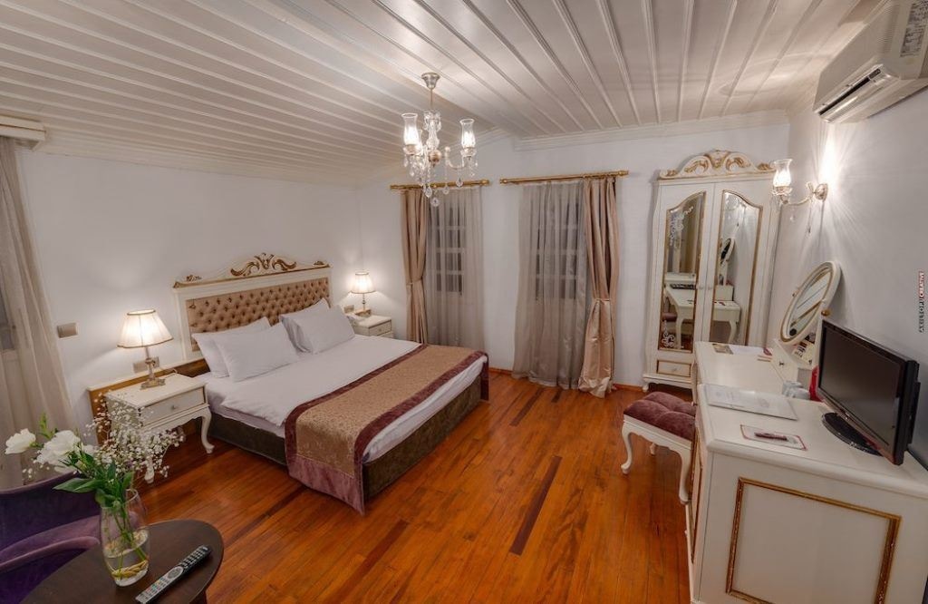 rooms-superior-room