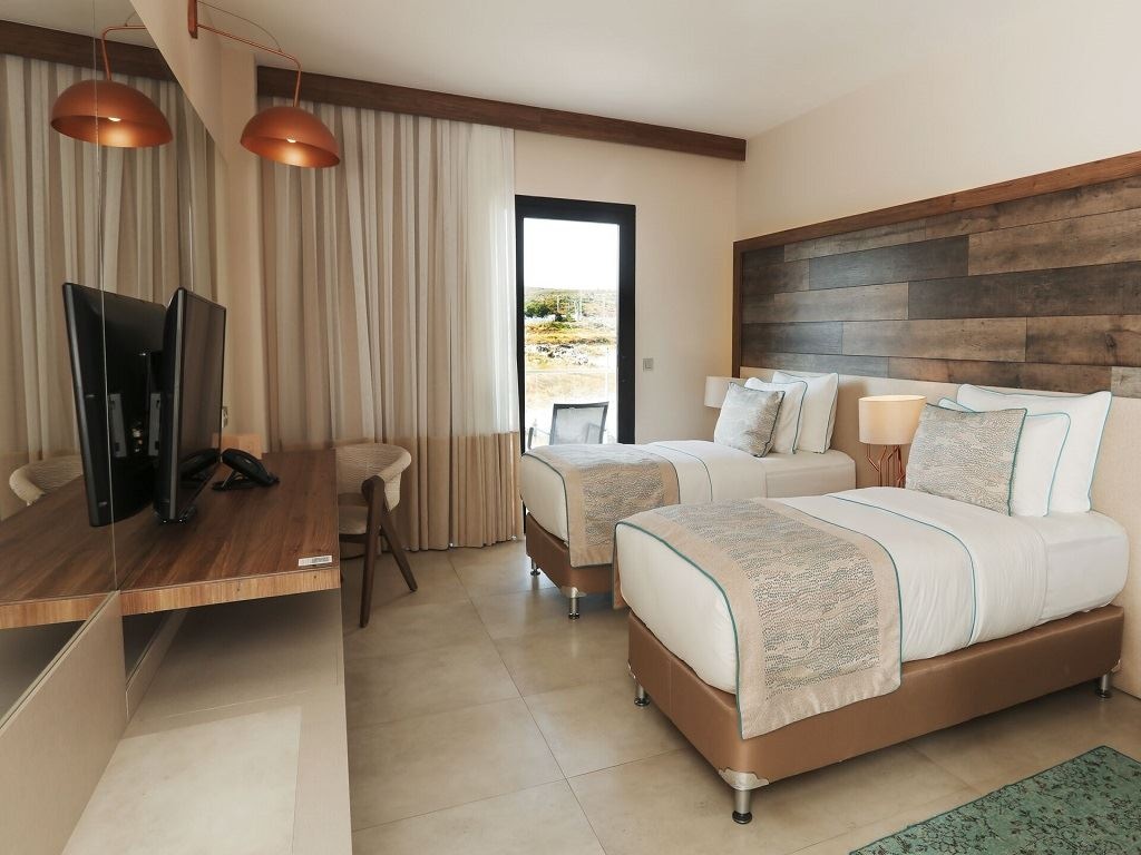 rooms-superior-landview-room