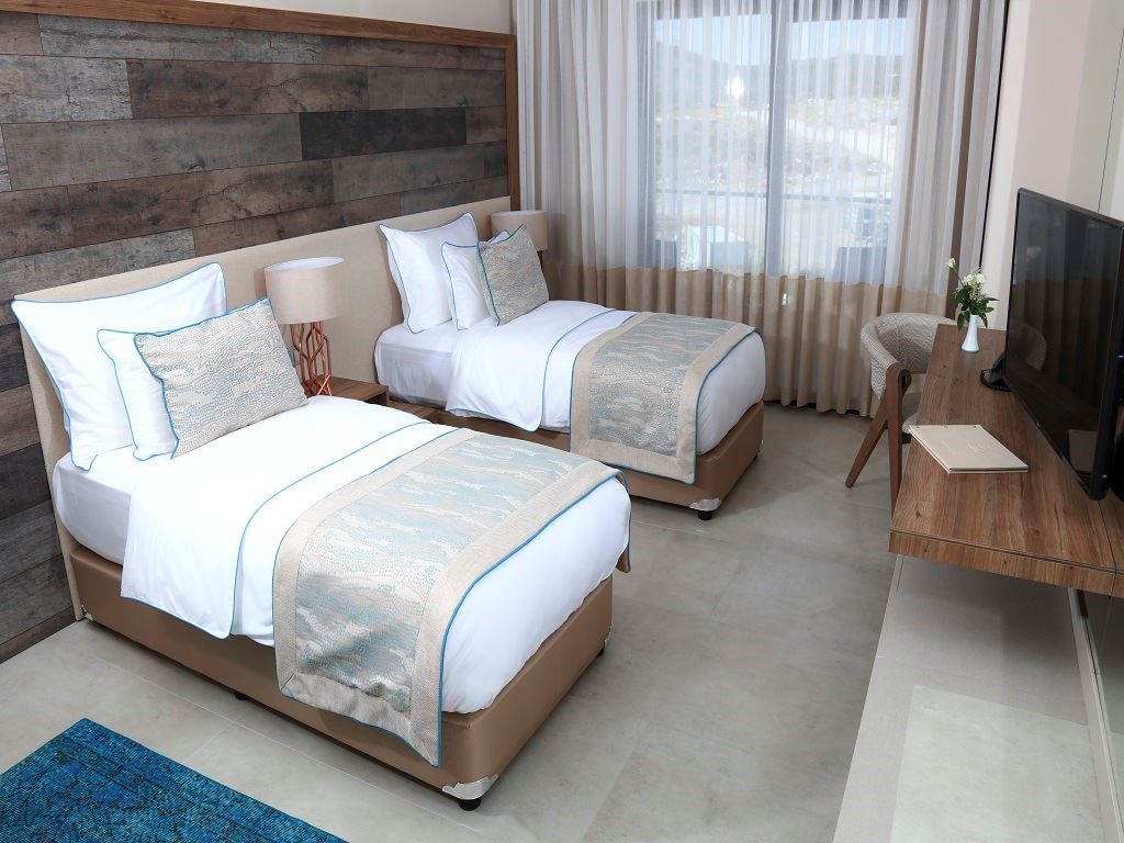 rooms-superior-landview-room