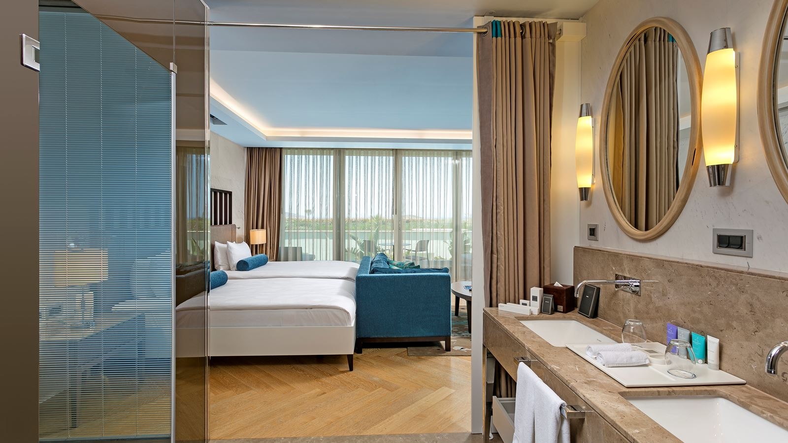 rooms-deluxe-room-partial-sea-view