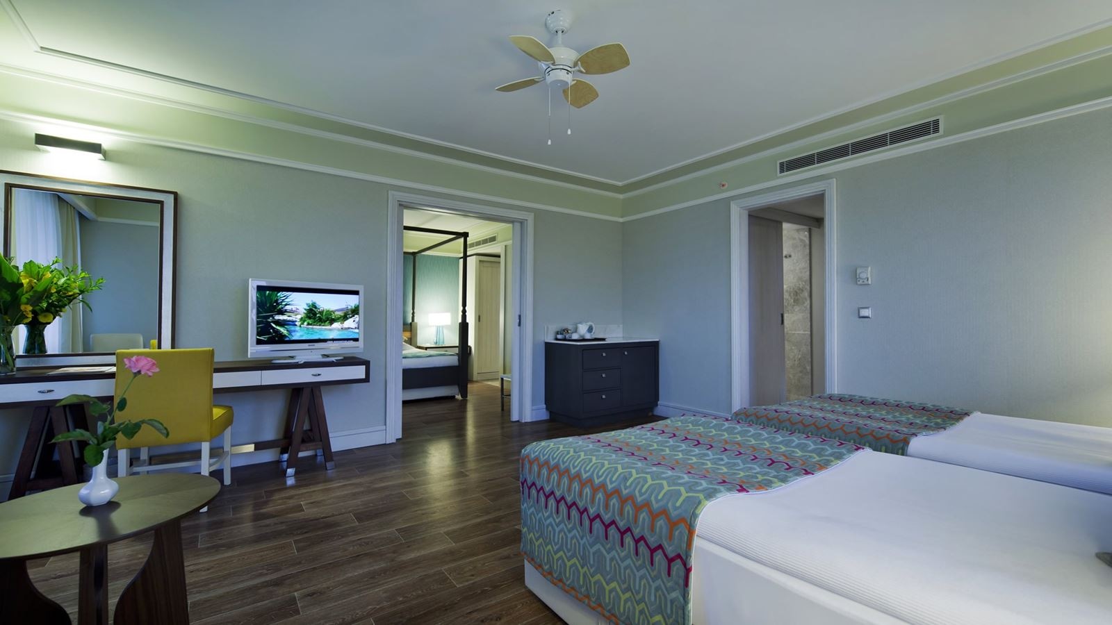 rooms-large-family-room