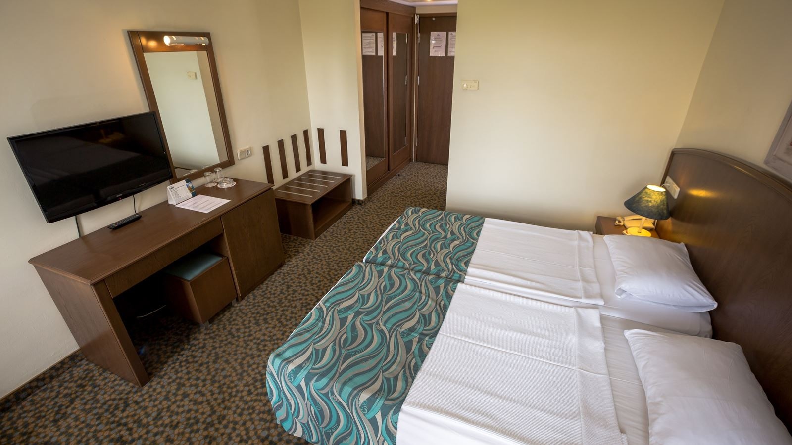 rooms-standard-room