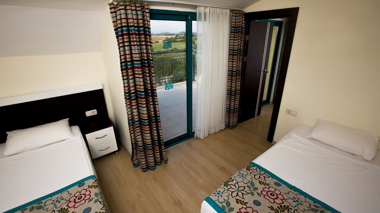 rooms-family-room