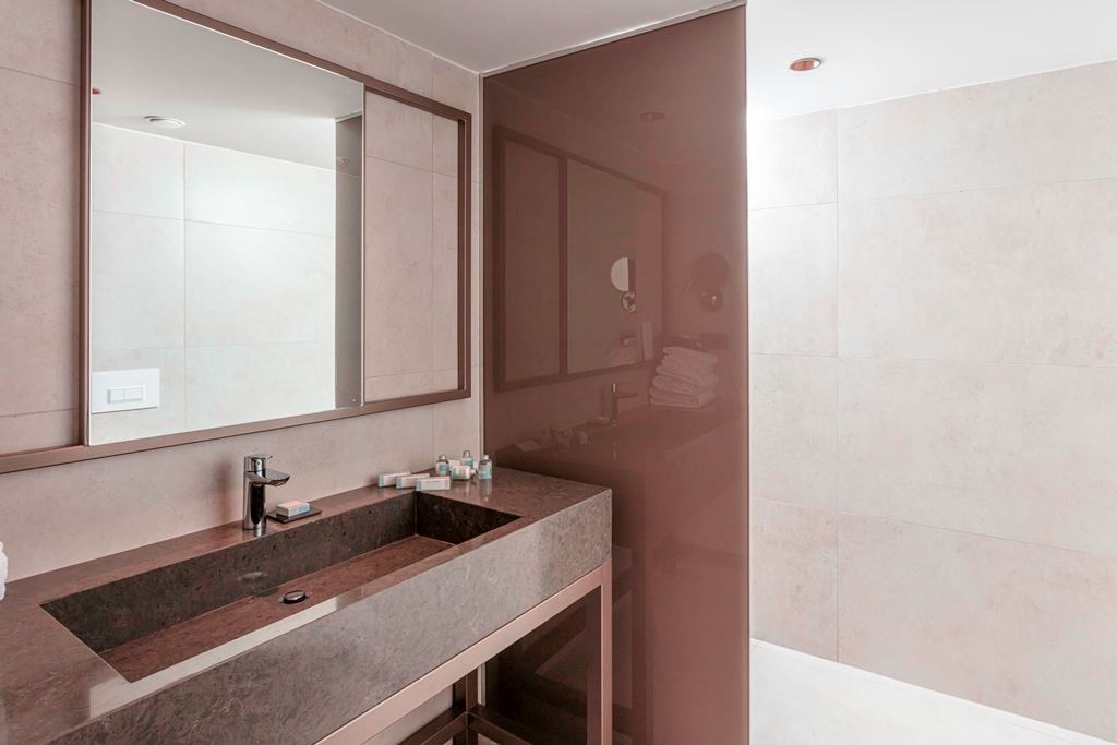 rooms-junior-suite-land-view