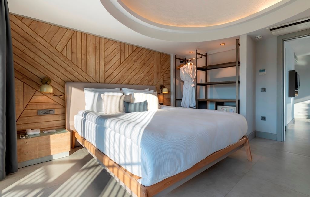 rooms-family--connection-land-view