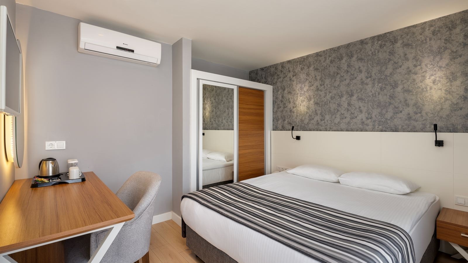 rooms-superior-room