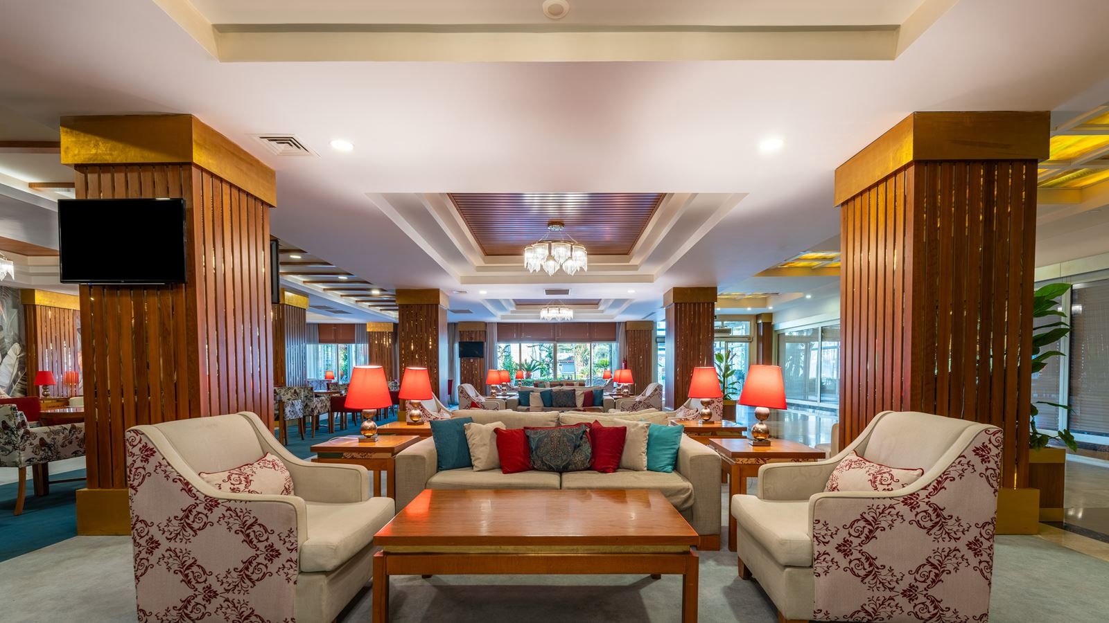 bars-aura-lobby-bar