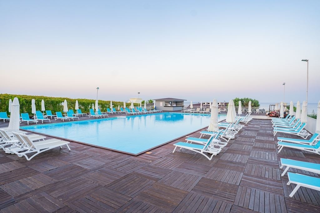 pools-outdoor-pool