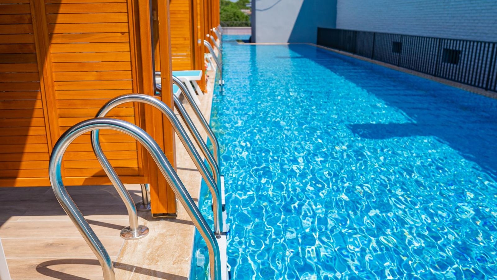 rooms-swim-up