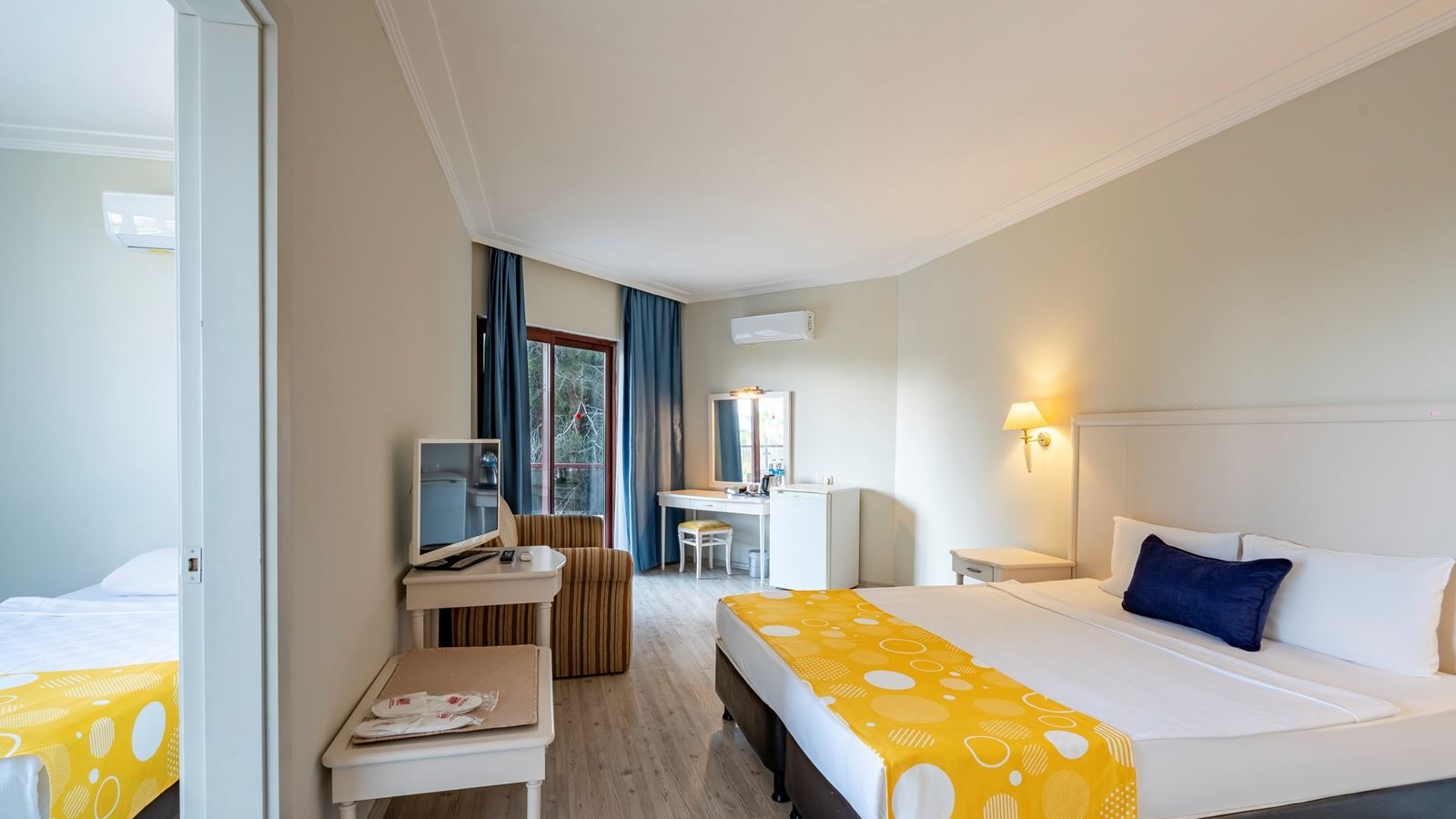 rooms-family-room