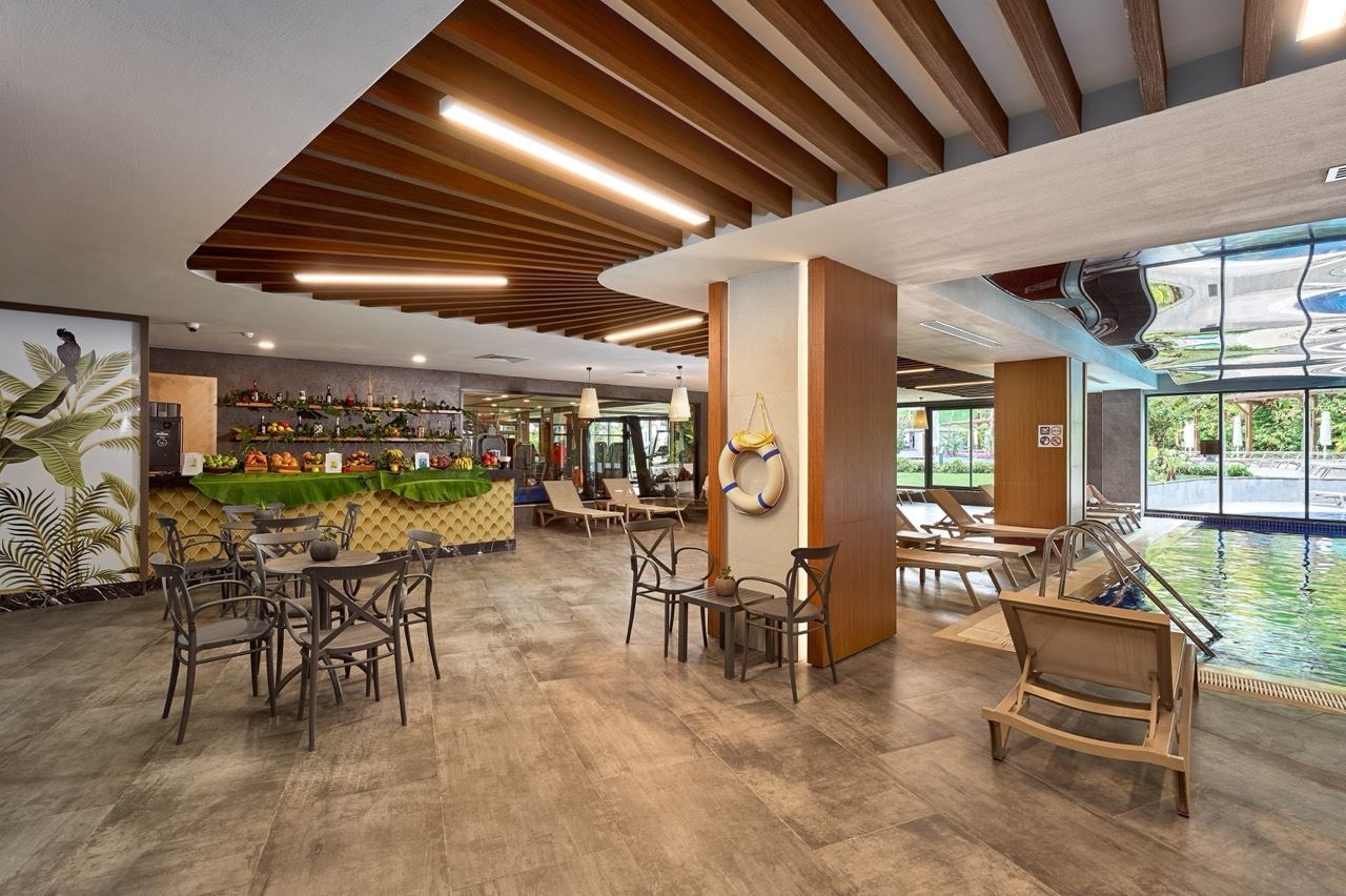 bars-indoor-pool-bar