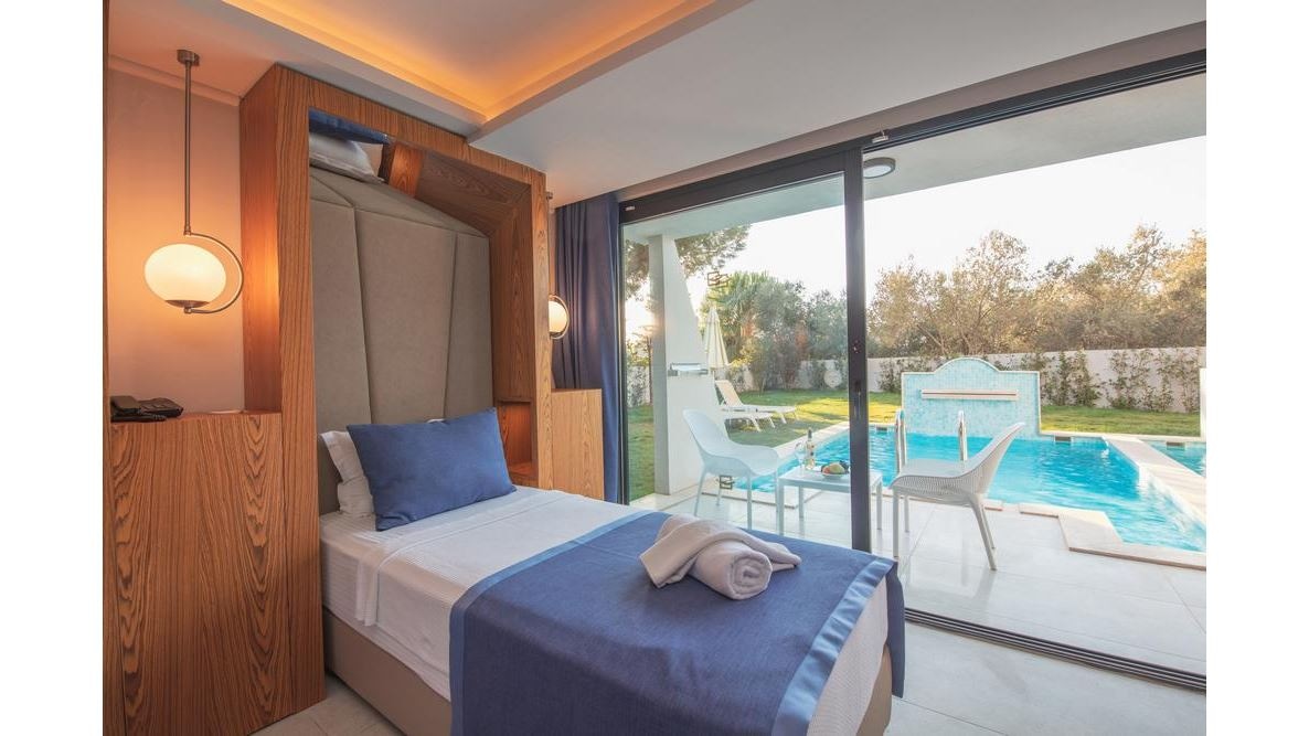 rooms-private-pool-rooms